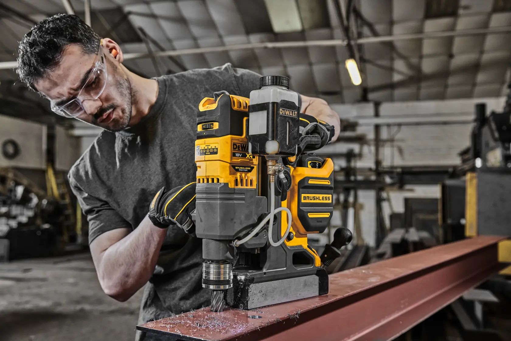 18V XR akkukäyttöinen magneettiporakone, 2 x 9,0 Ah GFN -akku