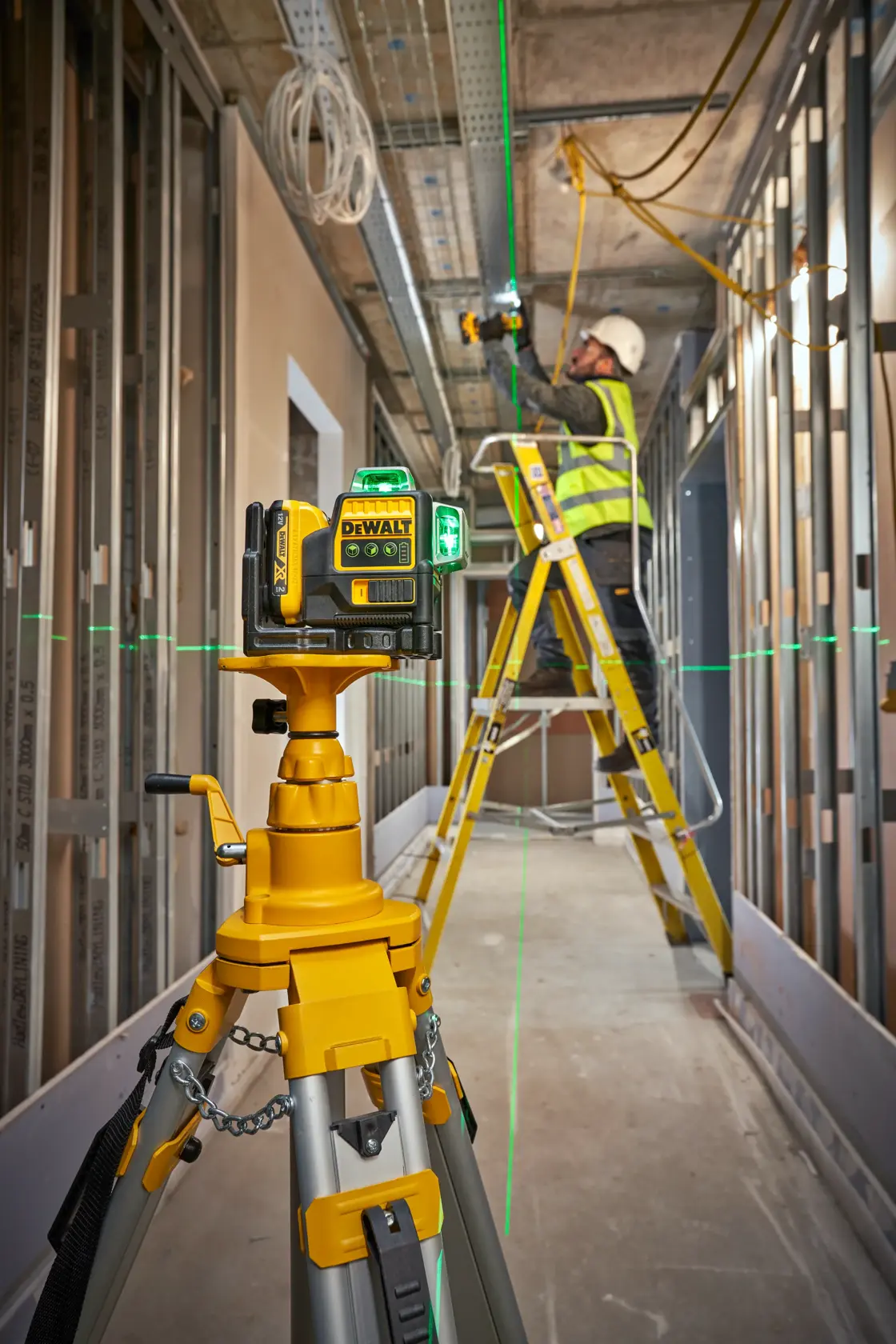 DEWALT® 12V XR® 3 x 360 ristilinjalaser, 1 x 2Ah