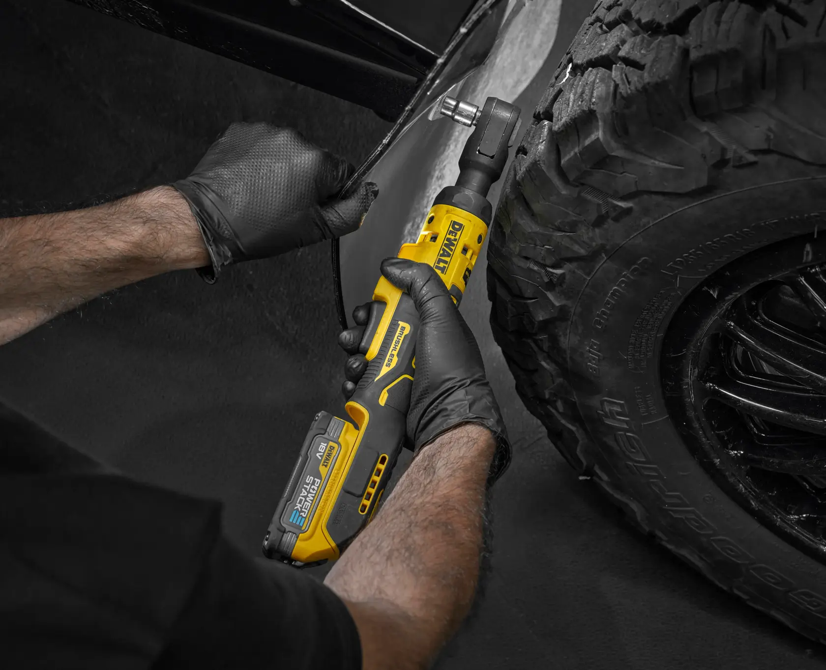 18V XR hiliharjaton 3/8" räikkäväännin, runko