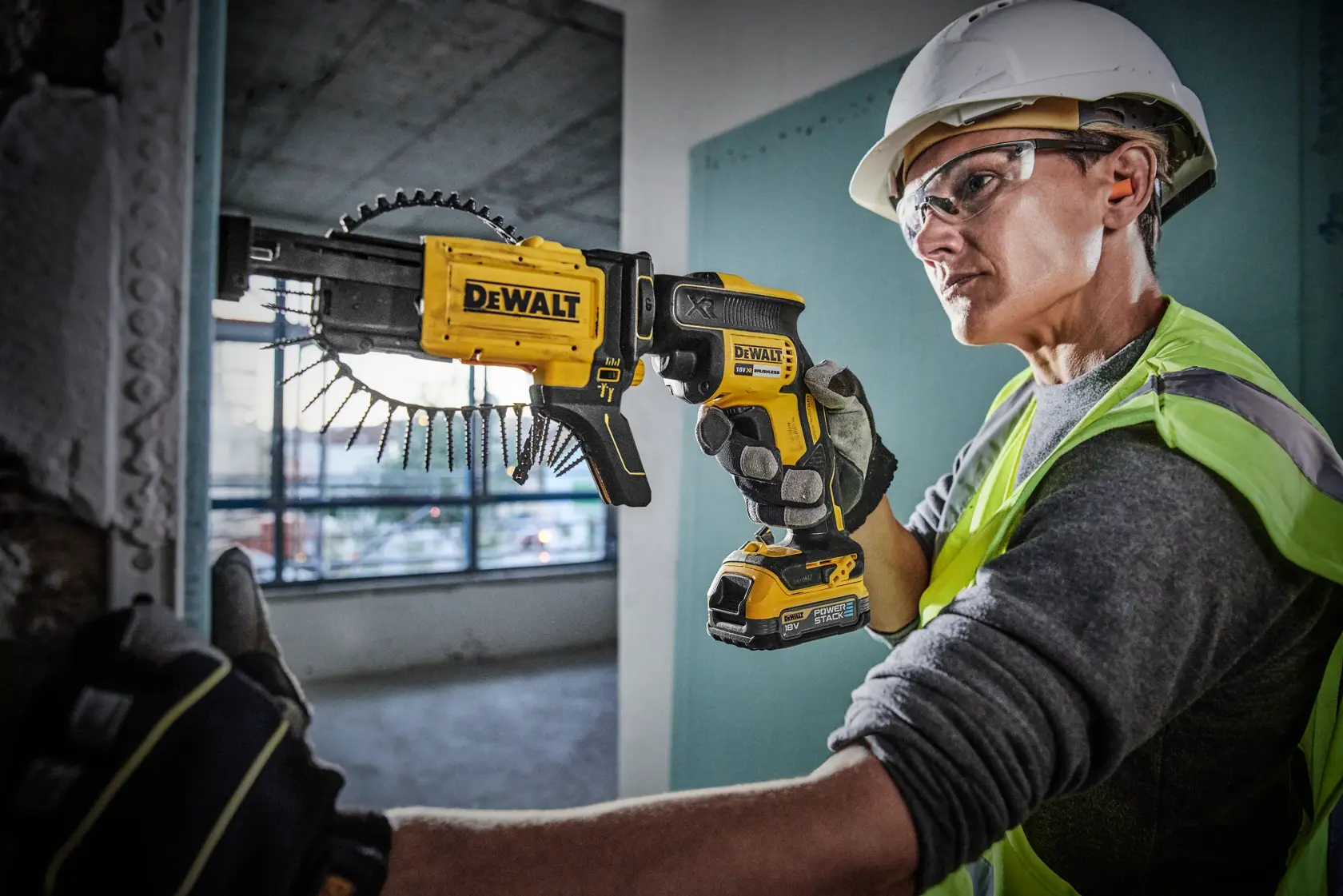 18V XR Hiiliharjaton nauharuuvinväännin, 1 X Powerstack Compact -akku