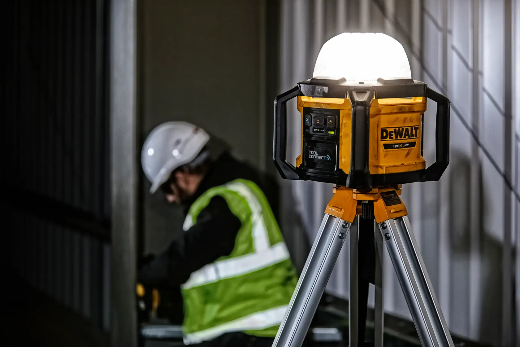 18V XR LED-aluevalaisin Tool Connect-yhteydellä
