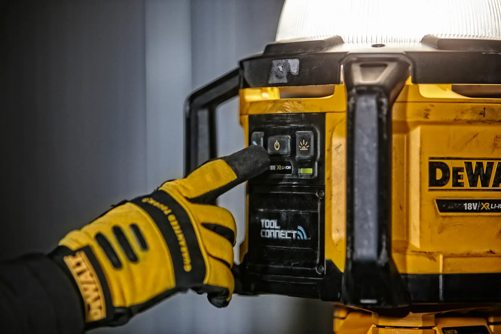 18V XR LED-aluevalaisin Tool Connect-yhteydellä