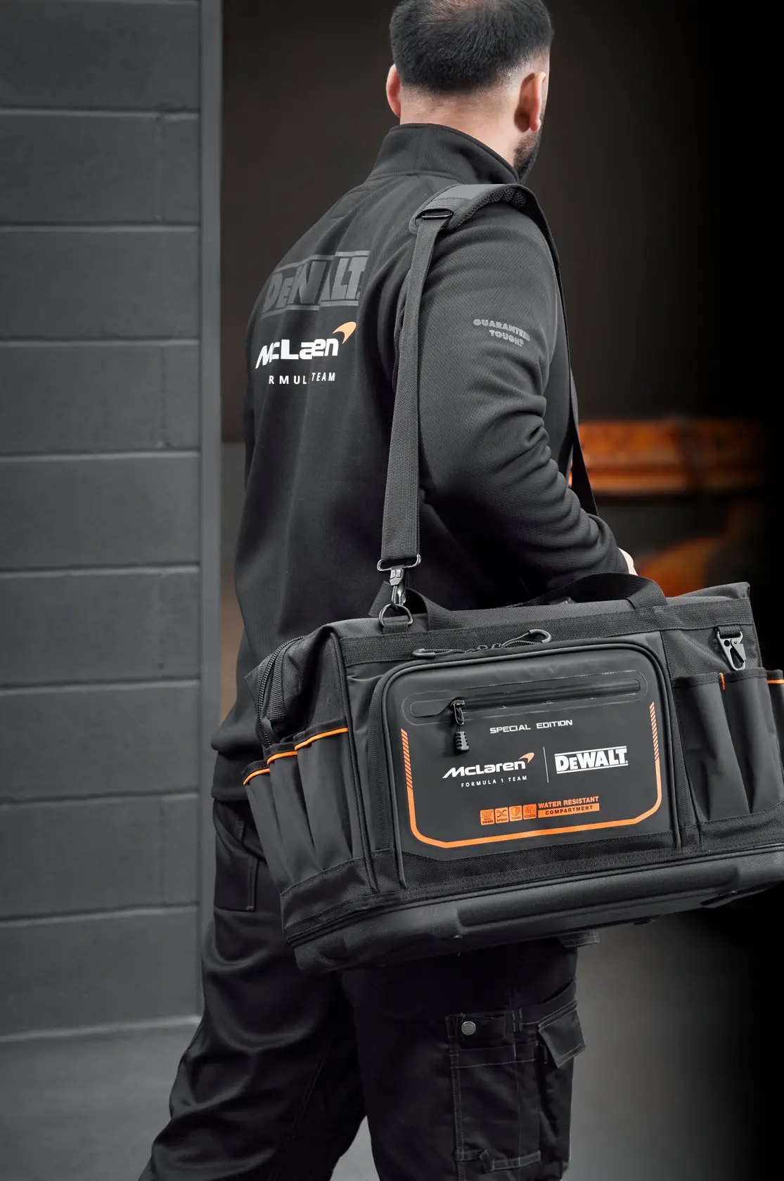 DEWALT x McLaren 20" työkalulaukku