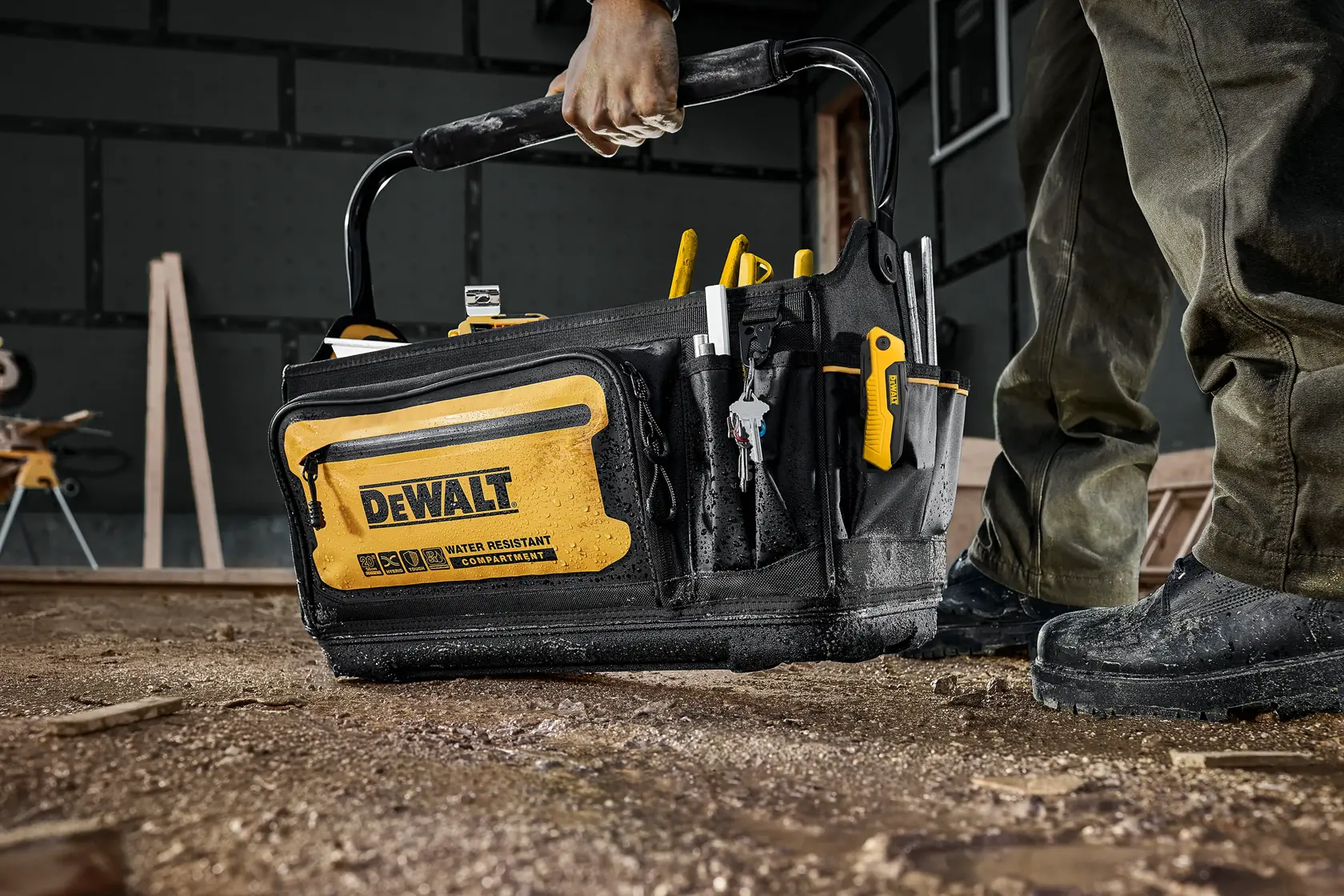 DEWALT PRO 20" avomallinen työkalulaukku