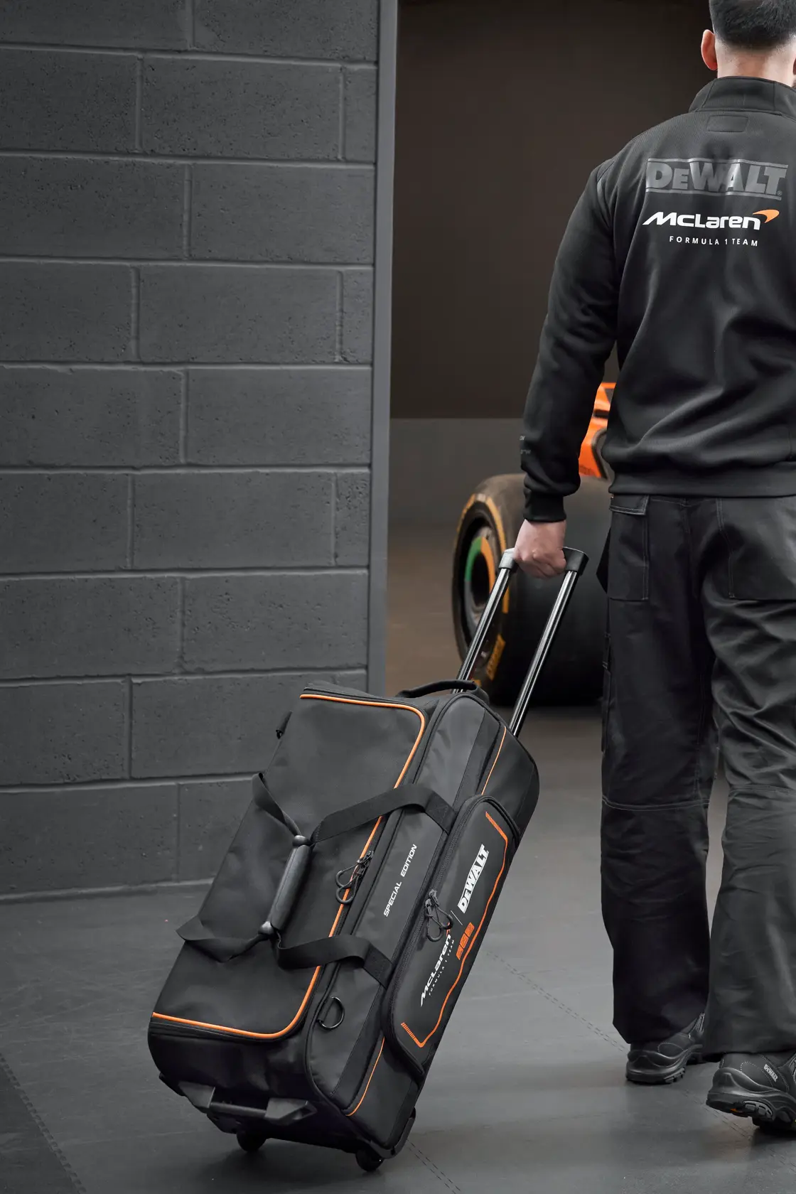 DEWALT x McLaren duffelilaukku
